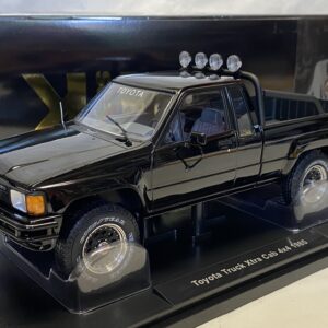 Toyota Hilux - Retour vers le Futur II - Kkmodels 1/18°