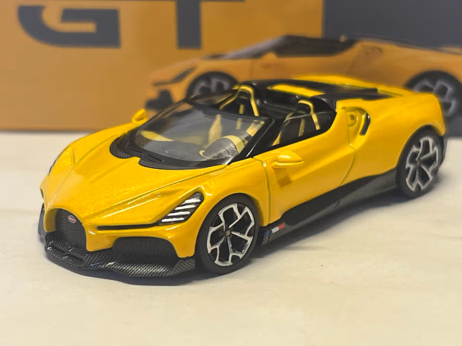 Bugatti W16 Mistral 2023 MiniGt 1/64°