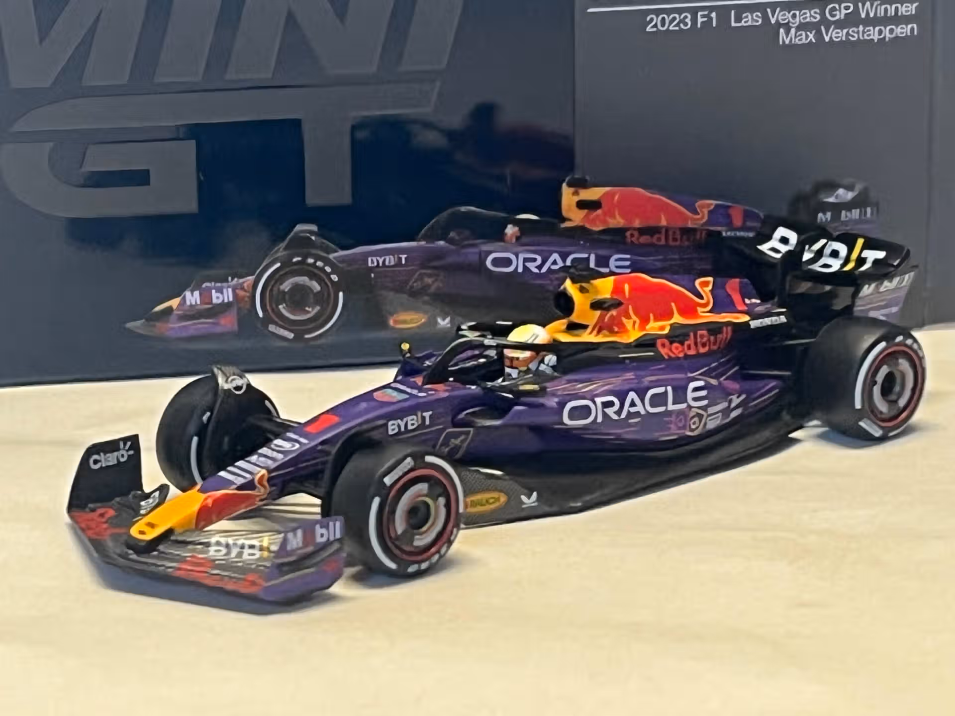 Red Bull F1 RB19 winner Las Vegas 2023 MiniGt 1/64°