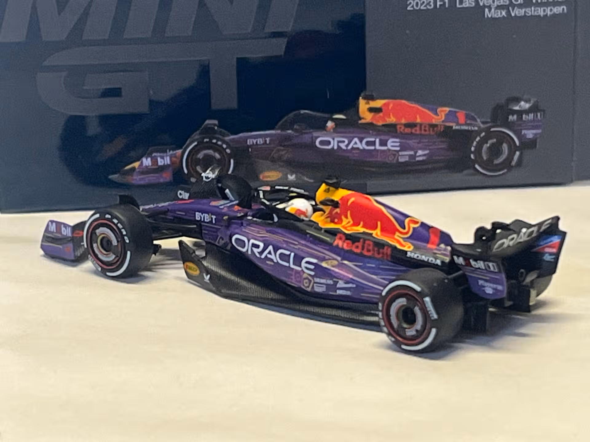 Red Bull F1 RB19 winner Las Vegas 2023 MiniGt 1/64° – Image 2