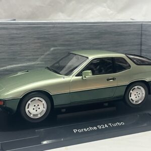 Porsche 924 turbo 1979 MCG 1/18°